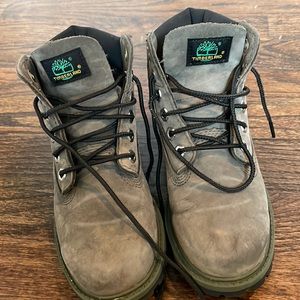 Boys timberland boot!! Green with black laces. Gently worn